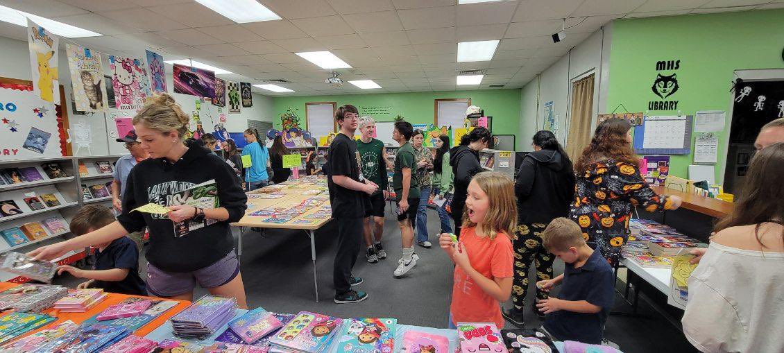 MaurepasSchool's tweet photo. Book Fair Family Night
Thank you for supporting our annual Book Fair!
#LPcommunity
#empowerchallengeinspire
#BloomWhereYouArePlanted https://t.co/WBpgSiS56j