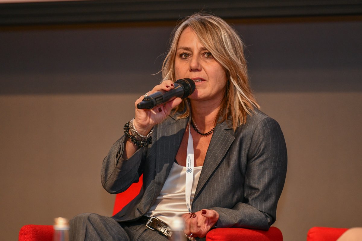 "Fonti rinnovabili, #ecoprogettazione e comportamenti virtuosi possono ridurre l’#impronta del digitale, valorizzando i vantaggi della dematerializzazione."  

🗨A. Del Borghi, Prorettrice alla Sostenibilità, <a href="/UniGenova/">Università di Genova</a> al 9° 𝑆𝐷𝐺𝑠 𝐴𝑛𝑛𝑢𝑎𝑙 𝐹𝑜𝑟𝑢𝑚 di Genova.
