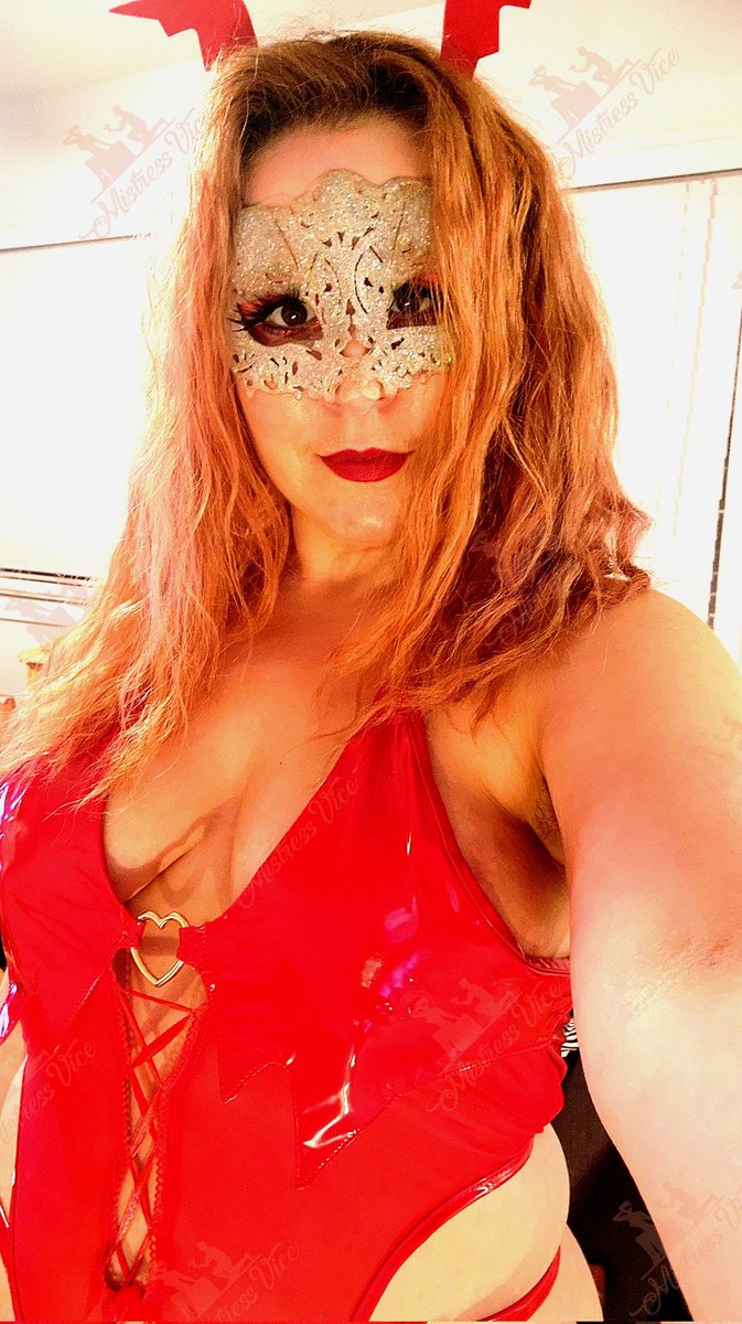 RtMistressVice's tweet photo. If you're not sending to @MistressVice you're doing it ALL WRONG. 

Don't miss out on the time of your life. 

Click AllMyLinks in bio. Don't deny yourself the pleasure of serving such a Divine Goddess. https://t.co/NVFqBybzMK