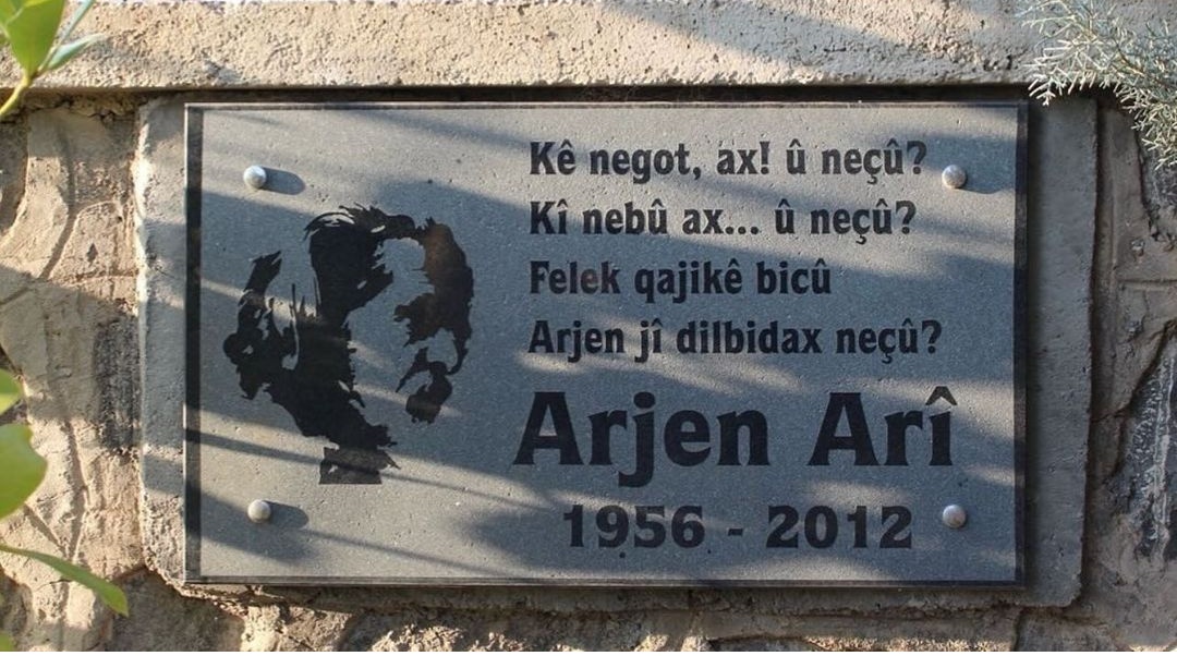 Ez negihaştim wî, lê dengê hêmayên wî gihaşt min û ....

#arjenarî