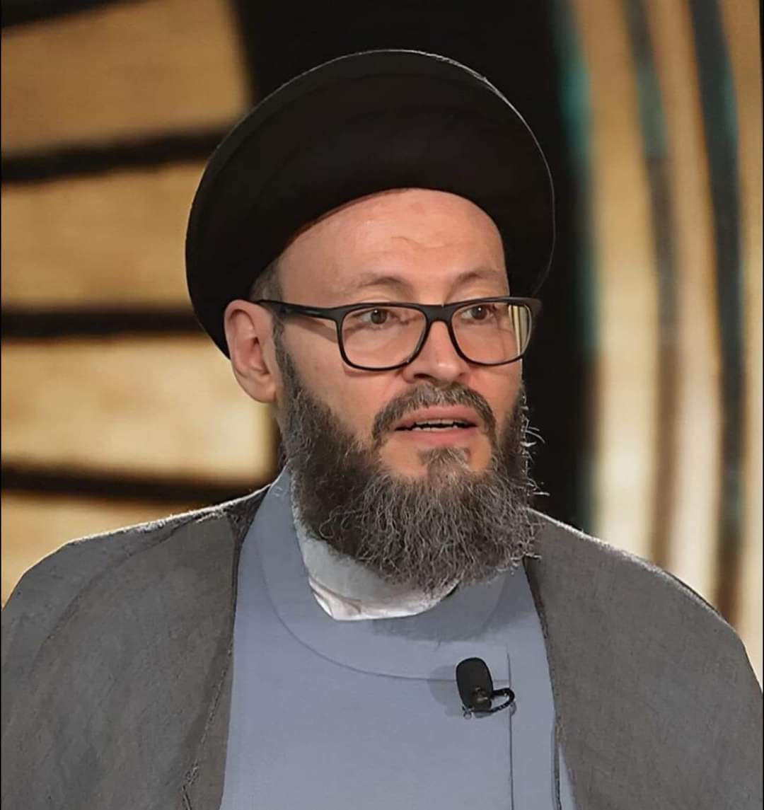 عذرا يا سماحة السيد وأجرك على الله فيما تحملته من شتائم واهانات وتجريح فقد فعلنا ذلك بقصد التغطية عليك وإبعاد الشبهات عنك 
ولا ندر كيف فضح امرك واكتشفوا انك عميل للحزب مزروع عندهم .
على العموم انت كنت تعلم سلفا بأنك تقوم بمهمة استشهادية وتتمنى أن تموت على يد أعداء المقاومة .