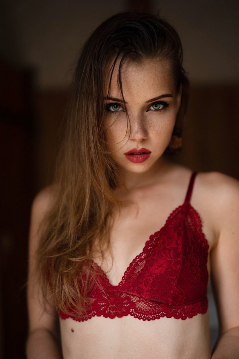 Kiss or 💦? 

#duck #redlips #model #x #kiss