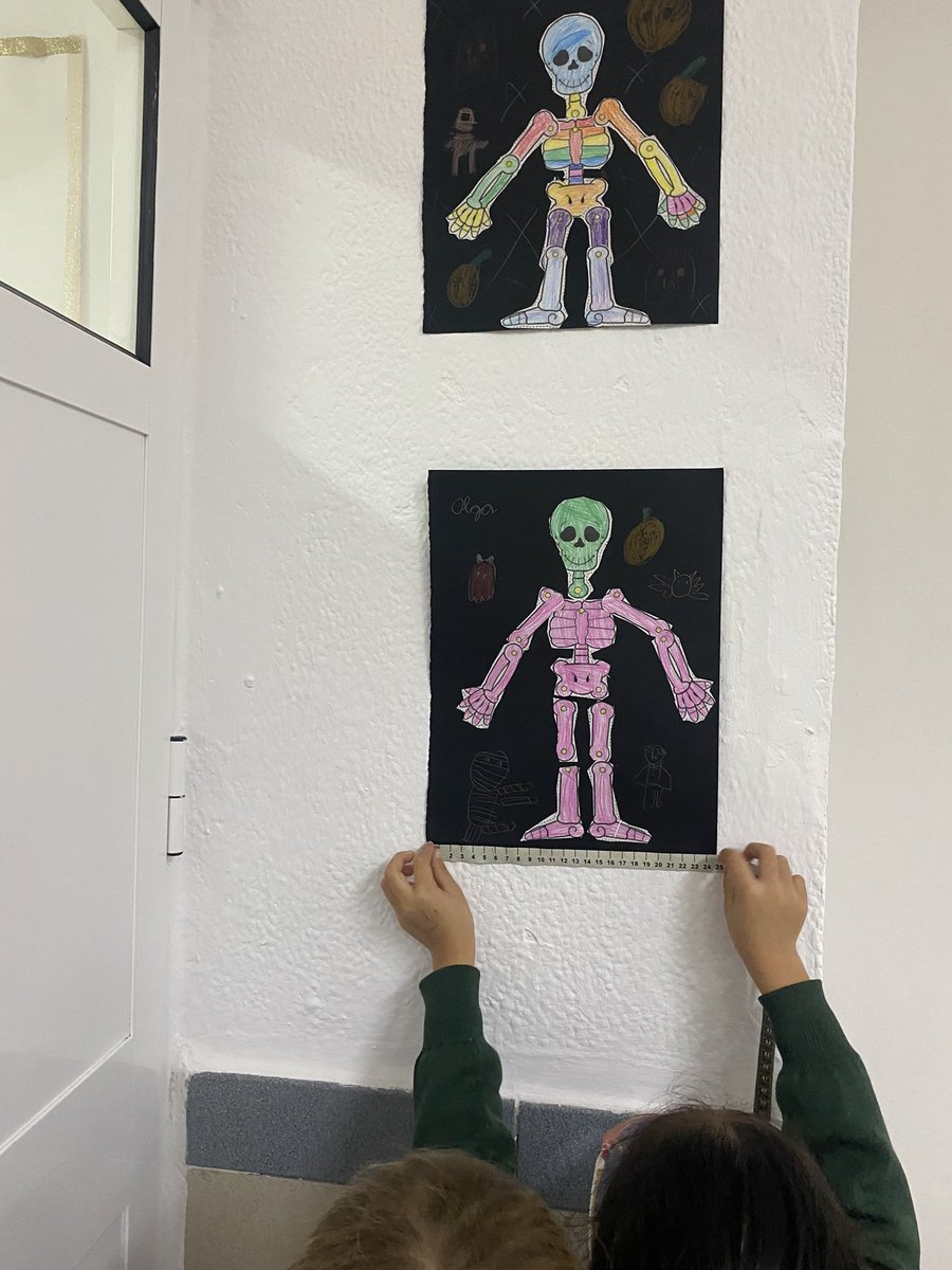 A días lluviosos, actividades divertidas dentro del aula. En matemáticas aprendemos las unidades de medida y nos centramos en los centímetros. Cada uno con su cinta métrica ha podido medir diferentes objetos de la clase y partes del cuerpo de sus compañeros/as <a href="/CELosRosales/">Colegio Los Rosales</a>