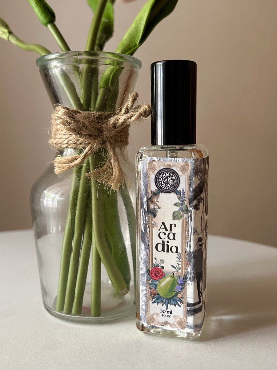 beautales_'s tweet photo. salah satu parfum terbaik under 100k buat cuaca panas karena gak ada wangi manis vanilla, gula, madu yang bikin eneg 🍐

smells so clean and pure… kayak bayi wangi… https://t.co/CNXFwAMlZt