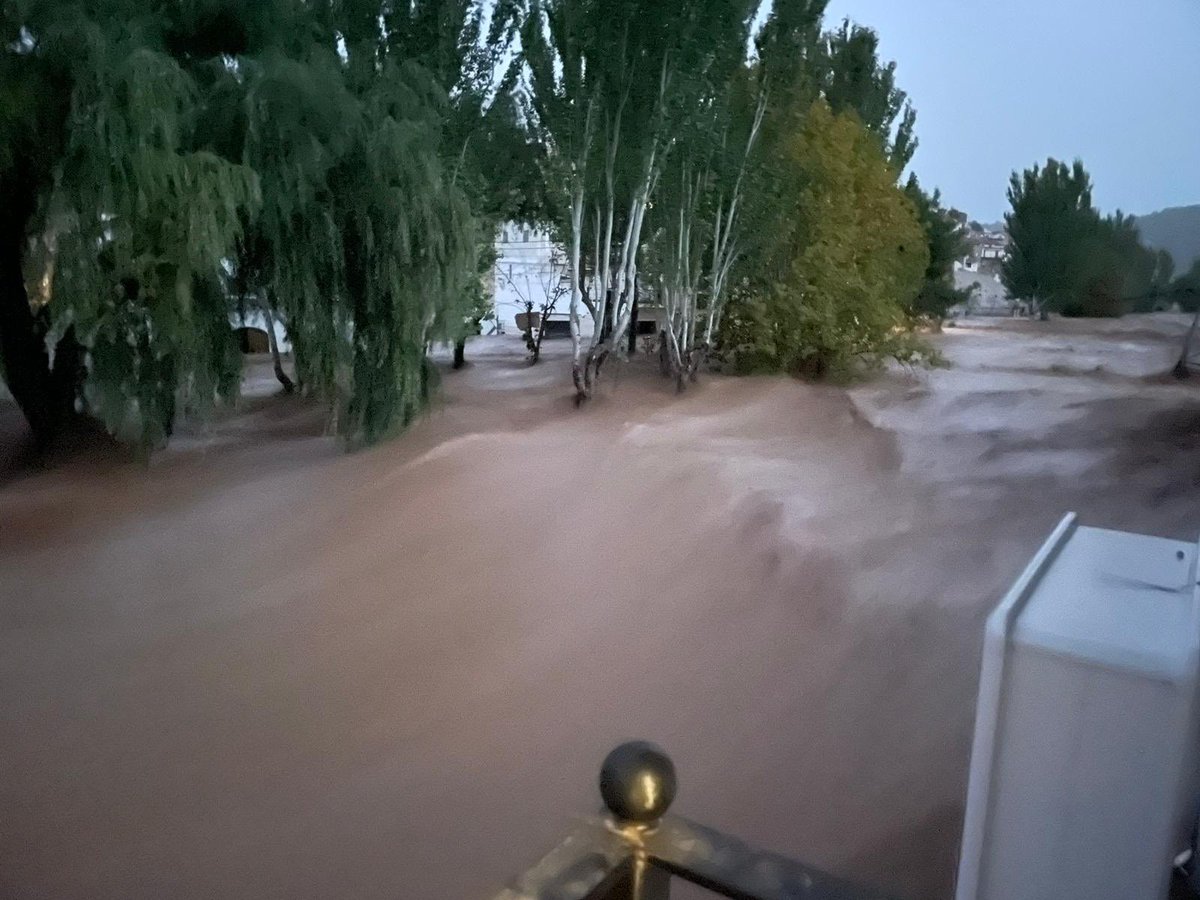 BenjamnPrieto's tweet photo. Tremendos y devastadores estragos también de la DANA en nuestra provincia de #Cuenca 

Mi apoyo a los afectados y mi gratitud a los servicios de emergencia. 

Espero que las administraciones tramiten pronto ayudas económicas a la altura de los daños

#INUNDACION #landete #mira https://t.co/13HC78zho3