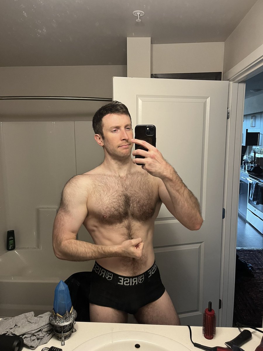 GrowingTrav's tweet photo. Jet lagged as hell but here’s some pics from the other day’s workout https://t.co/RcbuehRykY