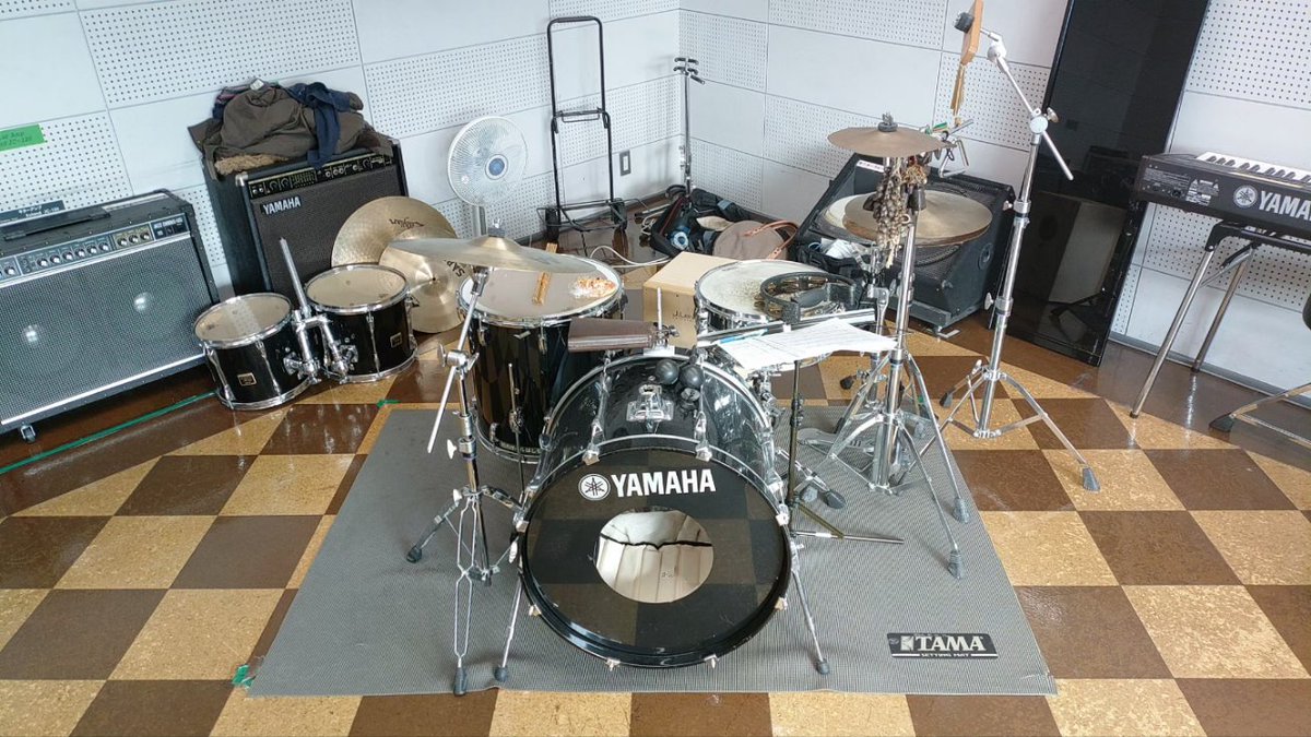 itani_perc_ds's tweet photo. 今日はリハーサルをしました。
We had a rehearsal today.
#リハーサル #rehearsal
#パーカッション #percussion
#ドラム #drums
#カホン #cajon
#コンガ #conga
#マラカス #maracas
#カウベル #cowbell
#タンバリン #tambourine
#シェイカー #shaker
#ウインドチャイム #TreeChimes https://t.co/uqfG2X9cVa