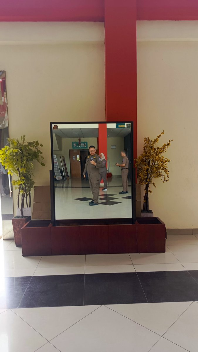 Ferdy347's tweet photo. melangsing https://t.co/r5DGiuMqIa