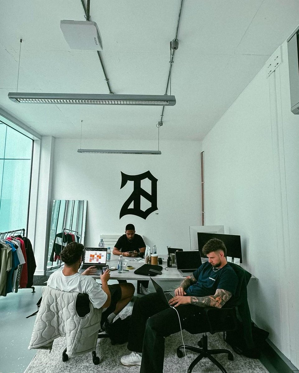 Founder led storytelling is one of the most powerful tools for building a brand👇

It’s not just about selling a product or service, it’s about sharing the journey.

People connect with real, human experiences, and they buy into the people behind the brand.

Take <a href="/BenFrancis1992/">Ben Francis MBE</a>