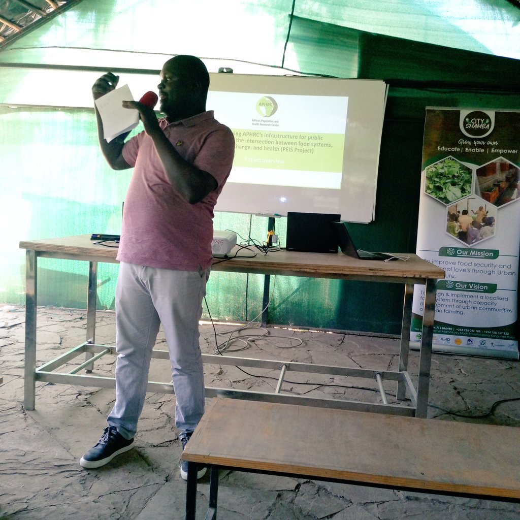 ifjad_'s tweet photo. @aphrc 's David speaking at the #PEISProject inception meeting at @city_shamba. He urged participants that we need to stop thinking in a linear manner for efficient food systems transformation @Precise_ke https://t.co/0m85Qnp3r2
