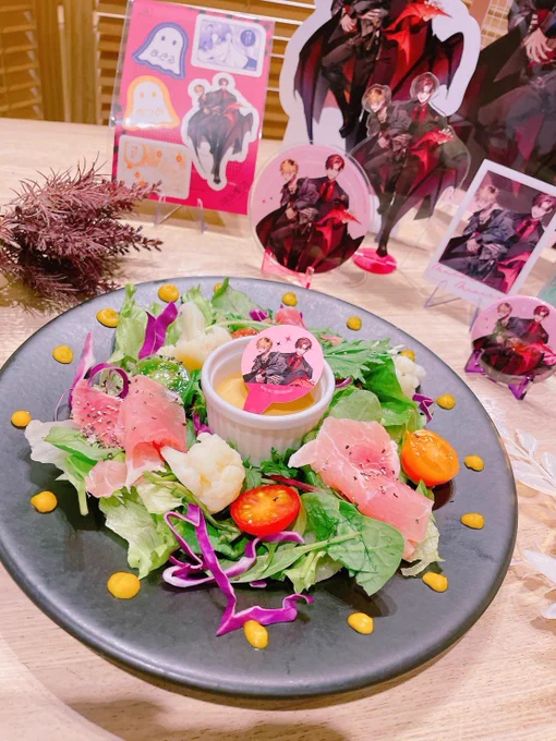 9周年記念コラボカフェより、担当様からお写真をいただきましたとっても素敵なお裾分けをありがとうございますパネルもお料理も素晴らしさに圧倒されています…!皆様もどうぞお楽しみいただけましたら幸いです #moment_ameiro_9th