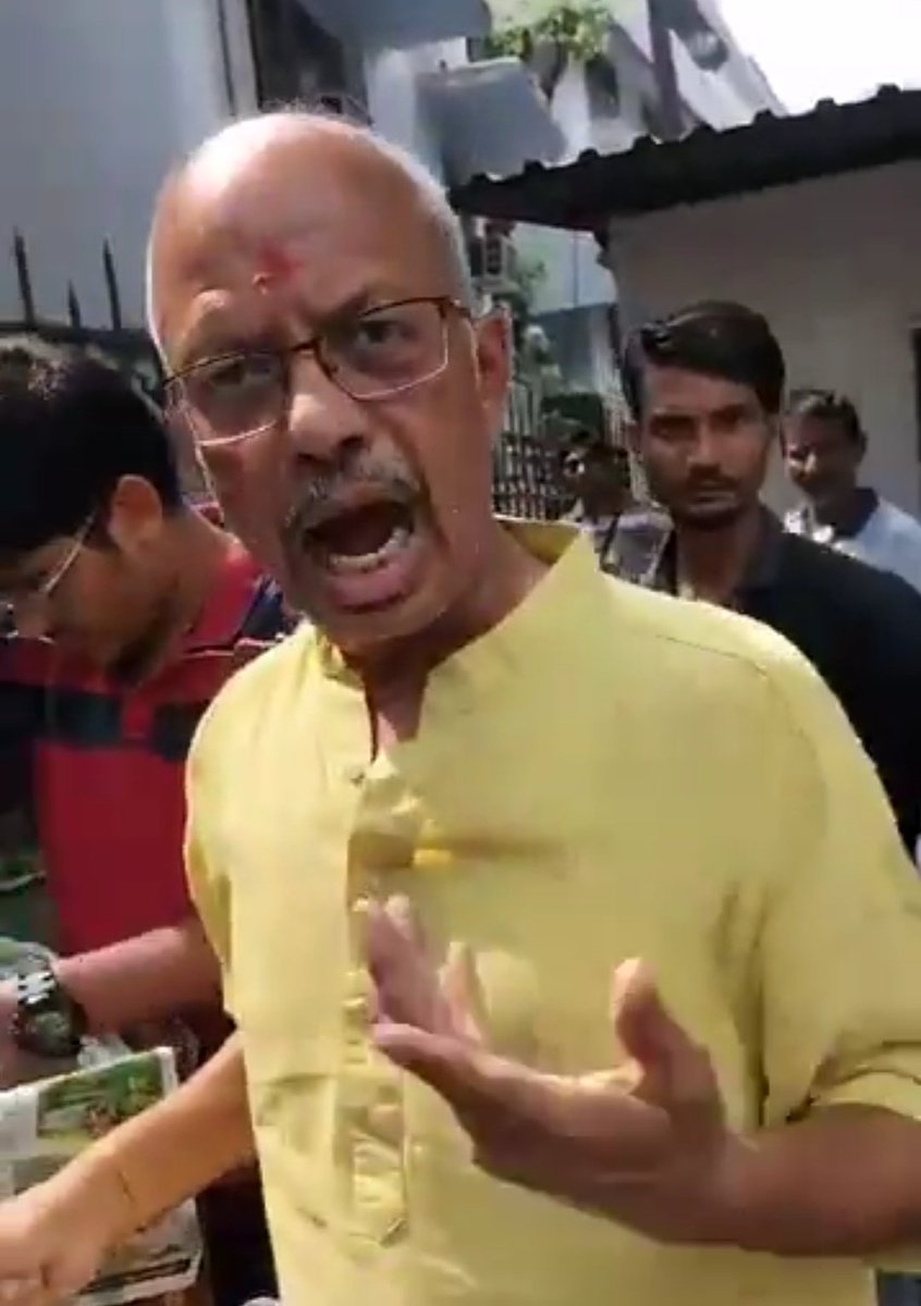 <a href="/ocjain4/">ocean jain</a> सबसे पहले तो दादा को इस पुण्य कार्य के लिए नमन करता हूँ जो हॉस्पिटल के बाहर जरूरतमंदों को भोग उपलब्ध करा rahe हैं

और उनसे सवाल पूछना चाहता हूँ जो इसे कम्युनल बोल रहे कि मुसलमान कभी सार्वजानिक़ भंडारा सिर्फ इसलिए न करे क्यूंकि गैर मुस्लिम भी खा लेगा तो ये तुम्हारा सेकुलरिज्म है