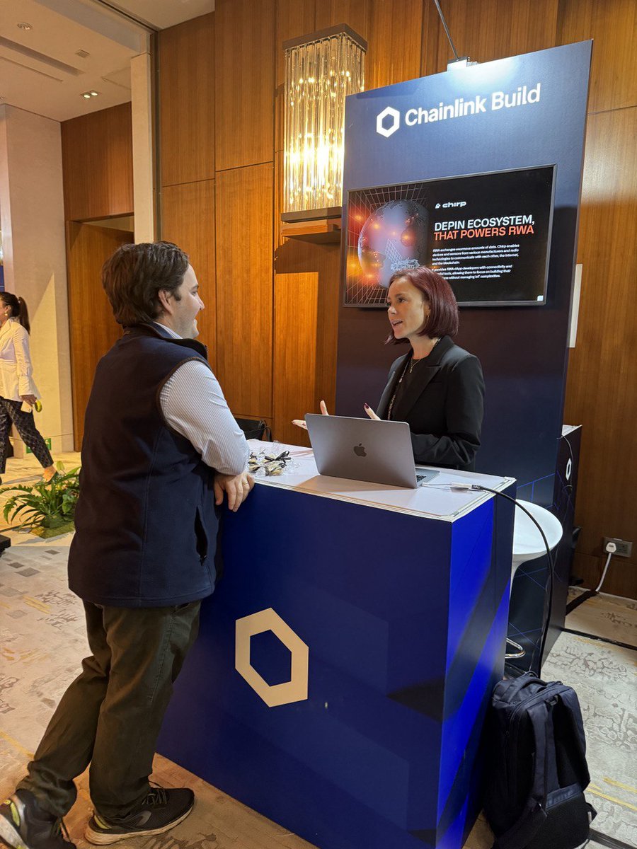 ChirpDeWi's tweet photo. An incredible experience at #SmartCon, sharing @ChirpDeWi’s vision and innovative solutions with the #Web3 community!

Big thanks to @chainlink and their #BUILD program for this platform and opportunity! https://t.co/9vTktVqkCm