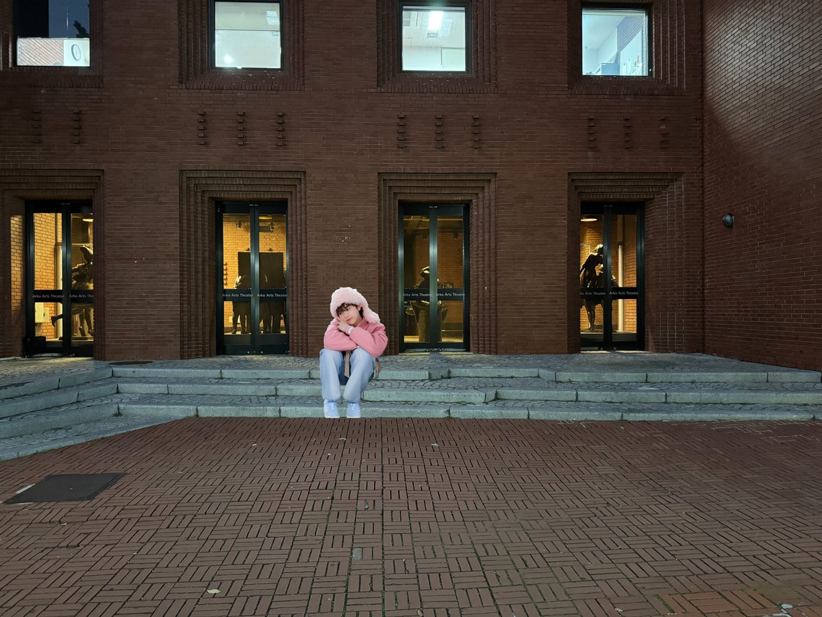 [📢] 산들 '쿠로이 저택엔 누가 살고 있을까?' 퇴근길 관련 안내

첫 공연 종료 후 사진 속 장소 앞 마로니에 공원에서 퇴근길 인사가 진행될 예정이며, 많은 분들이 이용하는 공공시설인 만큼 질서 안전 및 소음에 유의하여 대기해 주시기 바랍니다.

#B1A4 #산들 #SANDEUL