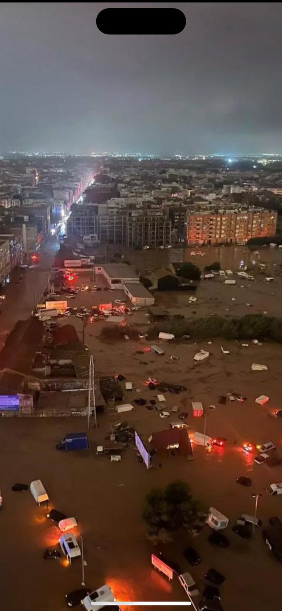 raul_clyde's tweet photo. Esto es mi pueblo aldaia donde vivo yo y toda mi familia mucha fuerza a tdo el mundo en aldaia Alaquàs manises quart Paiporta picanya sedavi benetuser la torre Catarroja……..hay familiares y amigos q han perdido casas coches y hasta vidas💔💔💔💔💔💔intentaré ayudar como pueda https://t.co/mbgbrPpVXr