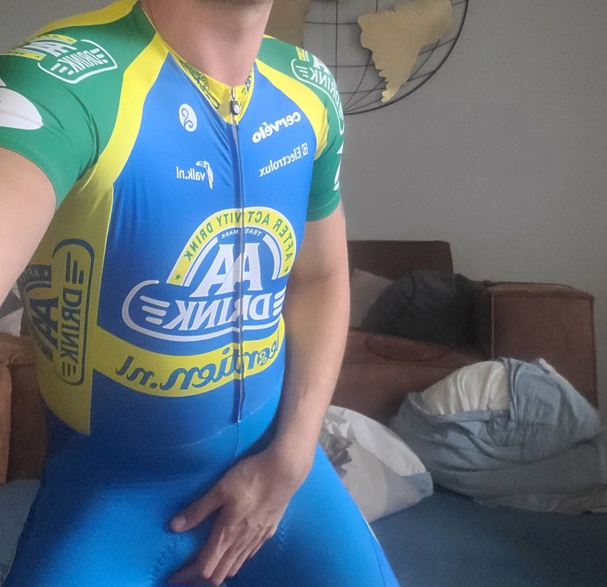 Spandexboyfun1's tweet photo. I like bleu Color and you😍😍

#gayfetisj #gayyoung #gaylycra #gaysportwear #gayspandex #gayzuidlimburg #gayholland #gaysportwear https://t.co/taTJAavMtZ