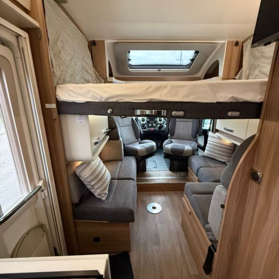 SmartCampersUK's tweet photo. 🚨 NEW ARRIVAL 🚨 Swift Searcher 674

▪️ 4 Berth/4 Belts
▪️ Excellent Condition
▪️ 3,700 Miles
▪️ 1 Owner
▪️ Popular &amp; Versatile Layout
▪️ Panoramic Front Skylight
▪️ 2 x Free habitation checks
▪️ 2-year warranty from @WarrantySG

(1/3) https://t.co/3tdXR9nl6w