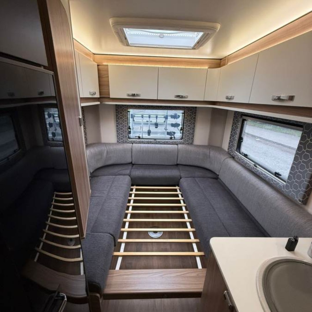 SmartCampersUK's tweet photo. 🚨 NEW ARRIVAL 🚨 Swift Searcher 674

▪️ 4 Berth/4 Belts
▪️ Excellent Condition
▪️ 3,700 Miles
▪️ 1 Owner
▪️ Popular &amp; Versatile Layout
▪️ Panoramic Front Skylight
▪️ 2 x Free habitation checks
▪️ 2-year warranty from @WarrantySG

(1/3) https://t.co/3tdXR9nl6w