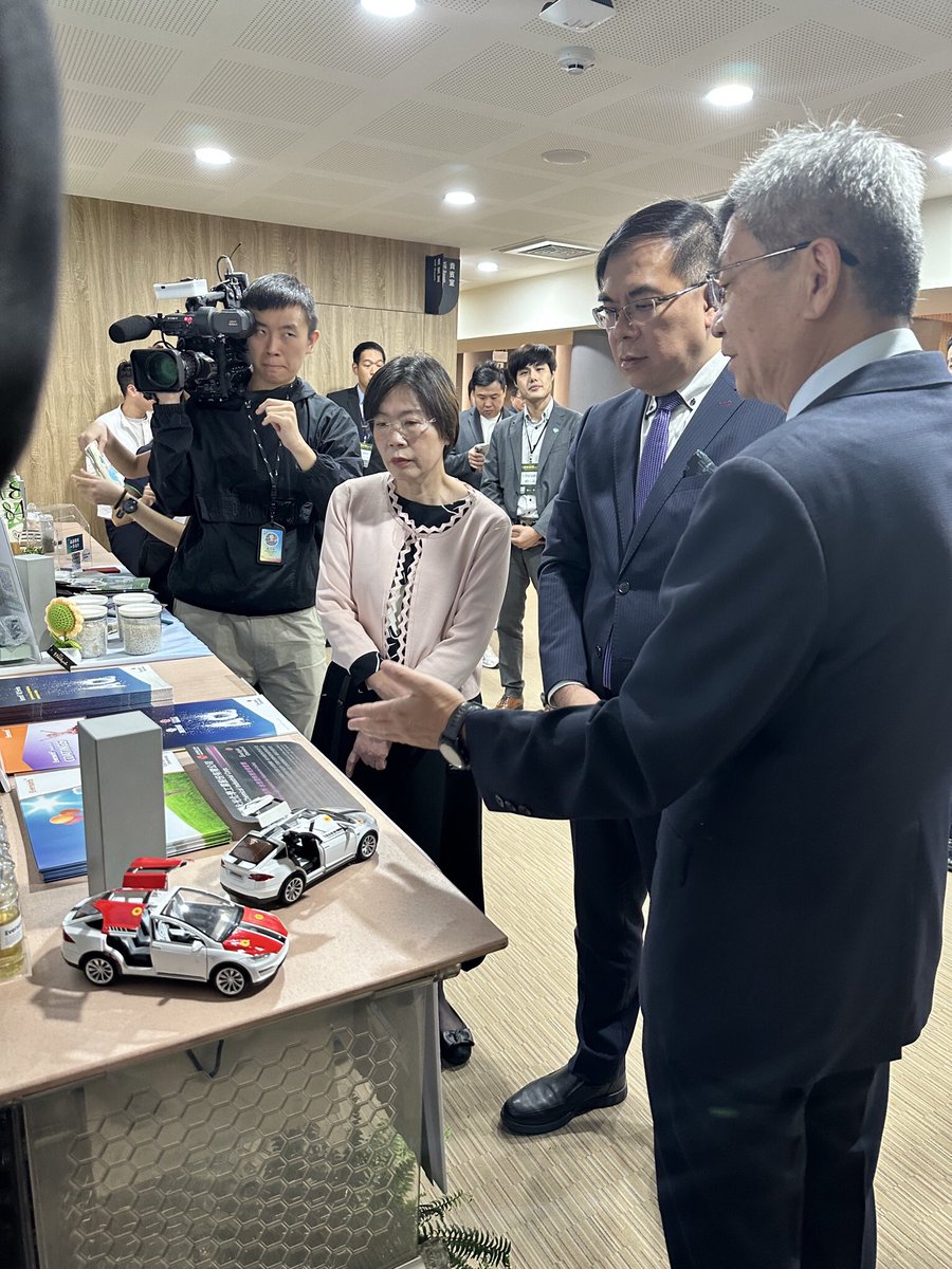 Everlight_chem's tweet photo. 🏆 Another Milestone for Everlight Chemical!
 
Everlight Chemical has proudly received the Silver Award in the "Source Management Category" at Taiwan's 2024 Resource Recycling Excellence Awards, presented by the Ministry of Environment. https://t.co/lewKjQ46Cj