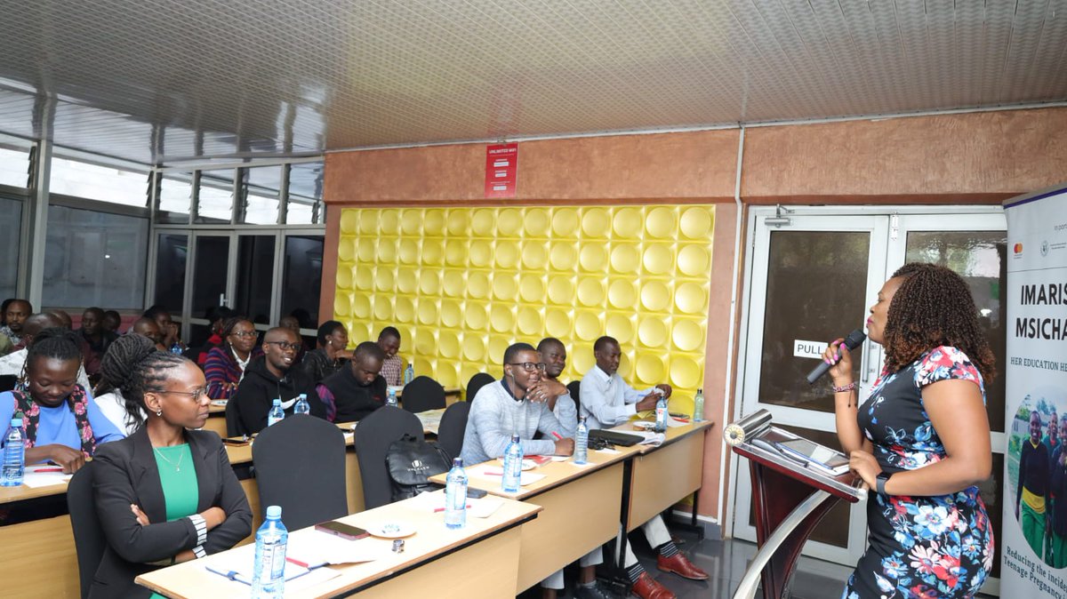 kiplimo_timothy's tweet photo. Having journalists acquire the right knowledge and understanding of SRHR issues is one bold step towards empowering the society with the right information now and in the future.
FAWE Kenya trains journalists from various media houses across the country.
@fawekenya https://t.co/rRvxIsjJTL