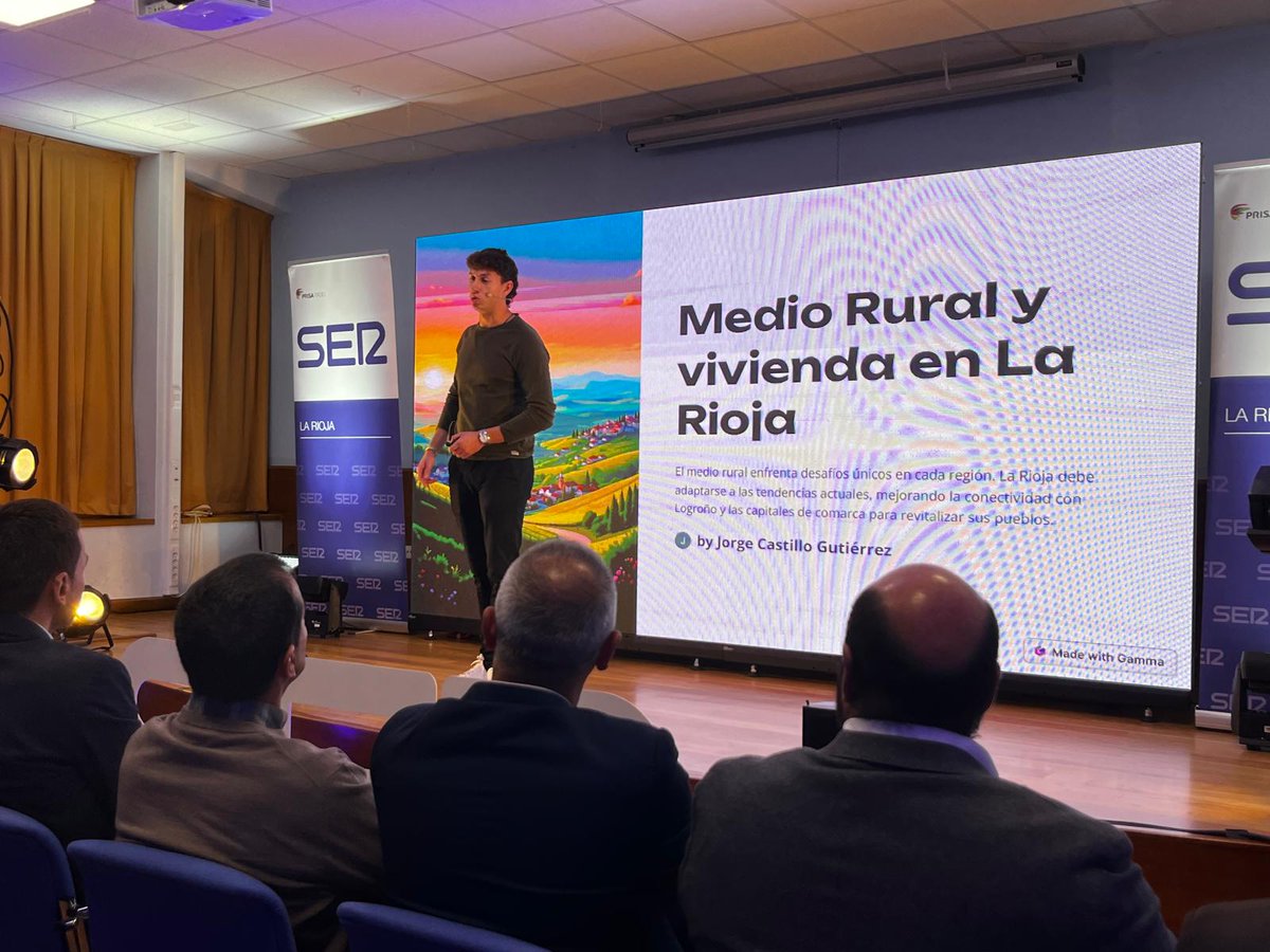 🏡 #RestockLaRioja sigue desde la Casa de Cultura de <a href="/BanosDeRioTobia/">Baños de Río Tobía</a> con la 'Ponencia: La vivienda rural, estado de la cuestión'

🎙️Jorge Castillo, responsable del proyecto Servicios Rurales de <a href="/dmillennialcom/">dMillennial</a> 

📹 Streaming | cadenaser.com/rioja/2024/10/…