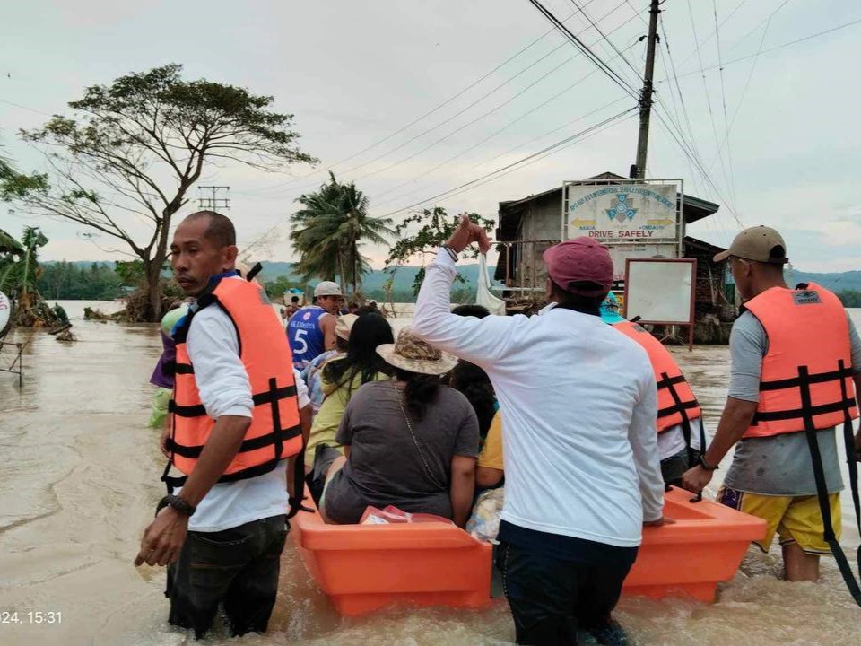 THANK YOU, GRAB! 💚

Maraming salamat sa Grab para sa kanilang handog na rescue boats! Nagamit natin ang mga ito sa agarang pagresponde sa mga apektadong lugar sa Camaligan, Bula, at Gainza, Camarines Sur dahil sa pagbaha mula sa #KristinePH.