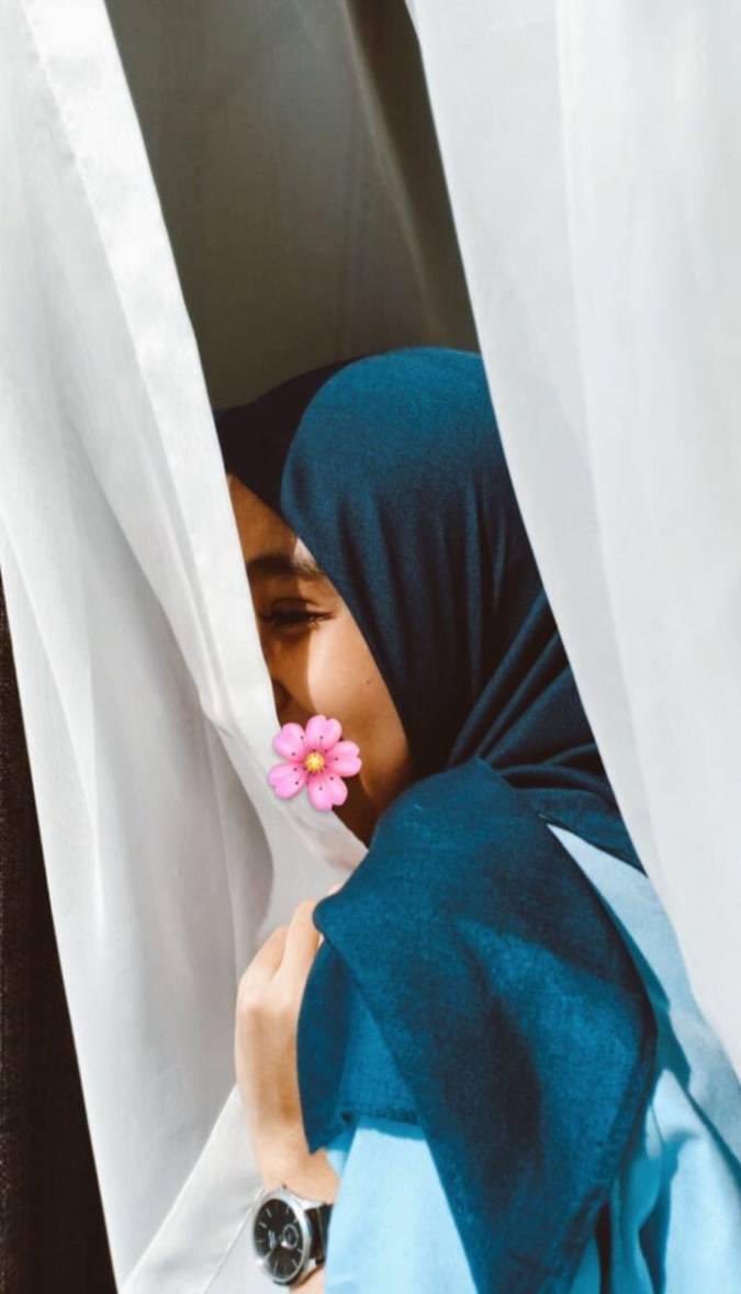 मर्द की मोहब्बत तो अपनी पसंदीदा औरत को,
____________________________________
छूने वाली हवाओं का भी दुश्मन होता हैं !!