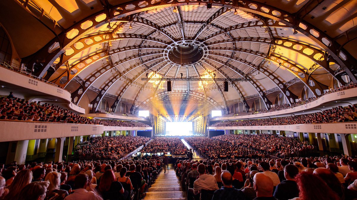 drxwvuitton's tweet photo. dear @30SECONDSTOMARS @jaredleto @shannonleto for your consideration
festhalle frankfurt, middle of germany
capacity 13,500
seats &amp; standing, accessibility including ground-level entrance
easy to get to via train, car, plane
restaurants, shops, pharmacy close
last been here 2013 https://t.co/UjkMtMoMYH