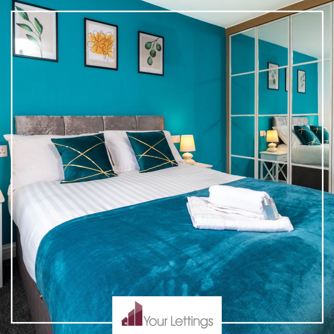 YourLettingsUK's tweet photo. Step into this stunning, cosy bedroom designed for relaxation and comfort. Whether you’re here for work or a visit, our serviced accommodations provide everything you need for a memorable stay. Book directly with Your Lettings and make yourself at home! 
#YourLettingsUK https://t.co/dy3gnD8lBL
