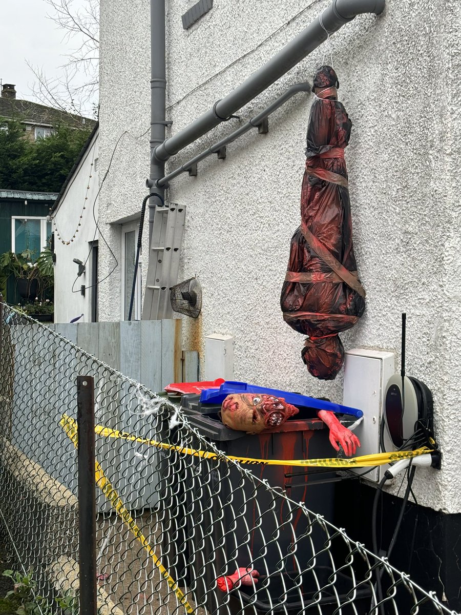 Not a big fan of #Halloween but brought up short by this house I walk by every day. The squalor of the body bag hanging over the dustbin is genuinely disturbing