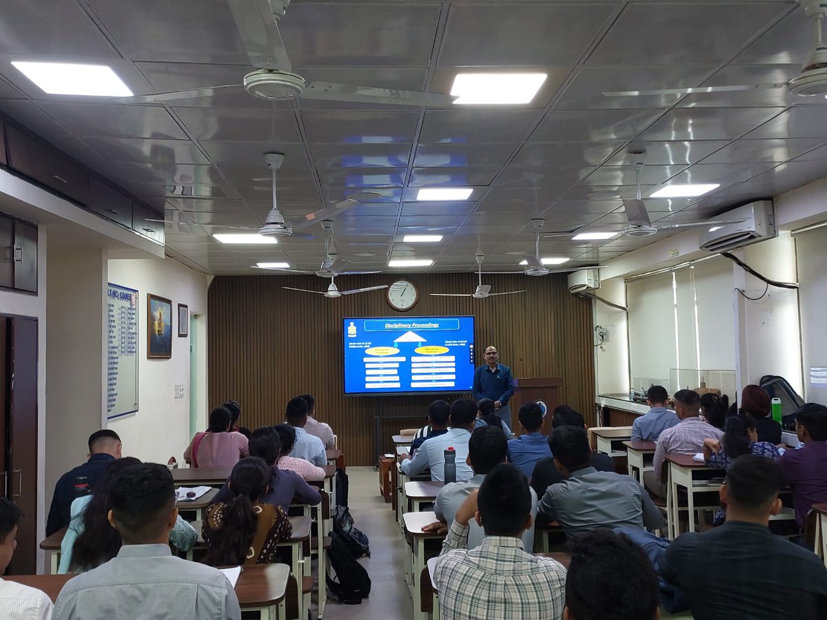IN_DCP's tweet photo. Shri T Hussain, CAO from NHQ/ DCP delivered an insightful lecture on Civilian Administration and familiarization of CCS (CCA) Rules to the #PGDIIT batch 2023/24 of 60 #NavalOfficers at Naval Construction Wing, #IITDelhi. The session was well received, enriching knowledge and fostering valuable discussions.
#IndianNavy
#DefenceCivilians
#CivilianAdministration
#2024YearOfNavalCivilians