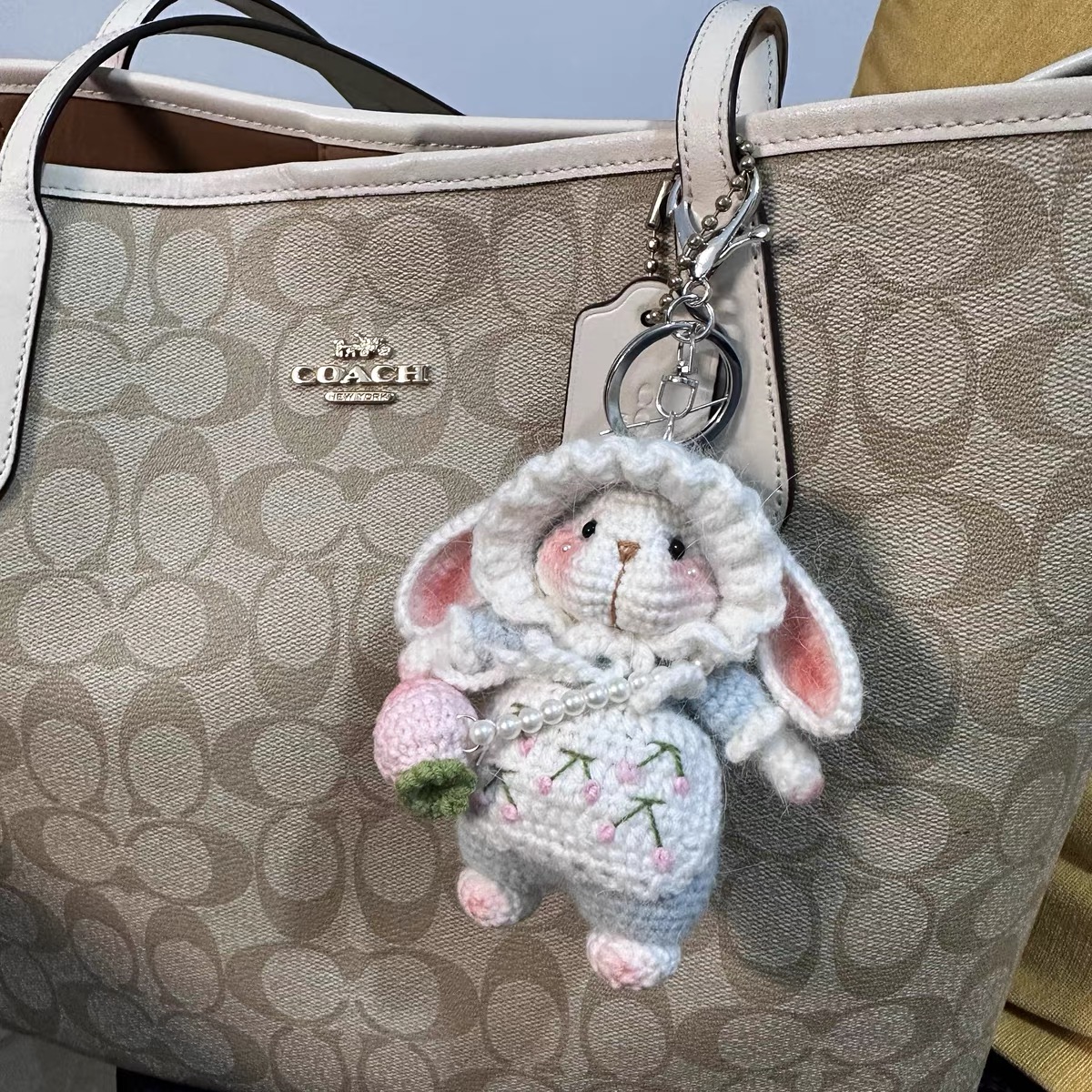 AnnaAnnadeal's tweet photo. Do bags and keychains look good together?😍

#sugarbunny #Crochet #CrochetTwt #handmade #diy #art #crocheted #crochettutorial #Hobby #halloween #doll #knitting #giftideas #Hobby #handmadegift #Keychain #plush  #designers #toymanufacturer #plushtoys #toys https://t.co/iMgWEfxOP8