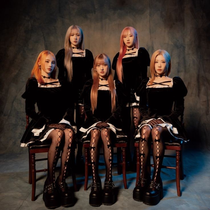 orenjigeol's tweet photo. girl groups eating up halloween/horror concepts — a thread. https://t.co/9uhk7B5z7j
