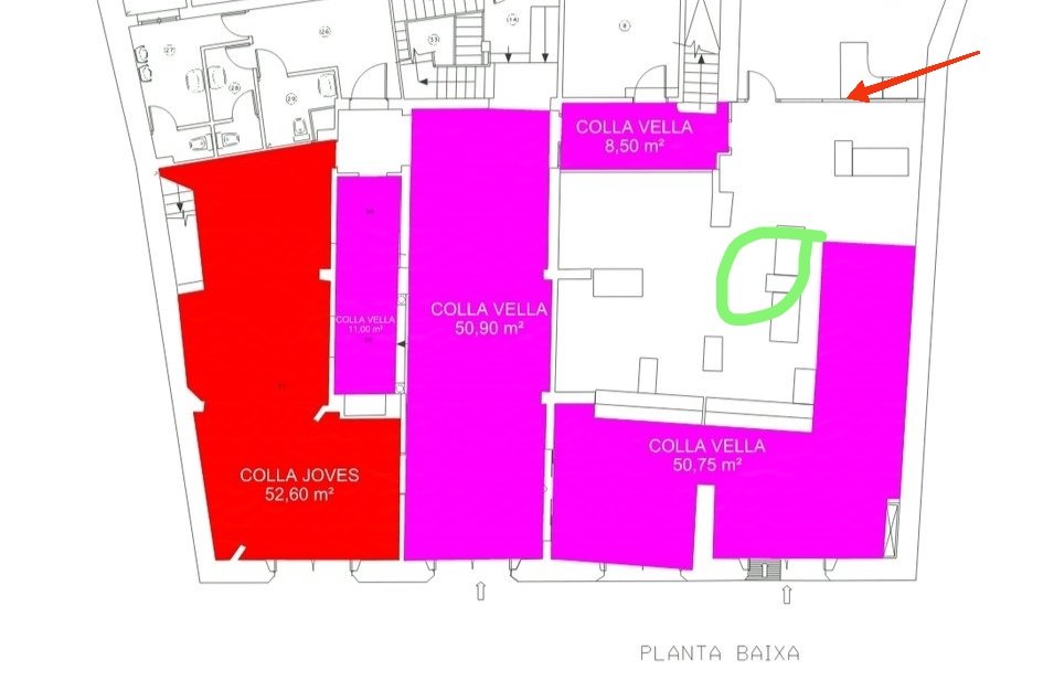 La <a href="/collavella/">Colla Vella dels Xiquets de Valls</a> i <a href="/Manelcv/">Manel Urbano</a> menteixen com sempre.

<a href="/VallsAjuntament/">Ajuntament de Valls</a> com podeu permetre aquesta discriminació entre ciutadans i colles?

Ells amples, secs i amb més del triple d'espai.

#castells