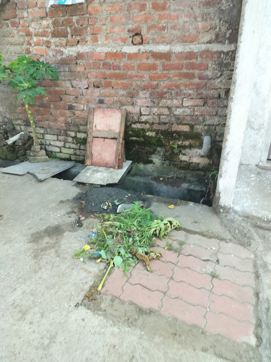 Vishalng3's tweet photo. In the front of Diwali 
Drain cleaners remain there waste in front of home 

Khairray nagar lelai photo studio lane near Mahendra colony 

Please take away it 
@amcamravati 
#CleanIndia 
#HappyDiwaliIndia https://t.co/YOO2PrlYGt