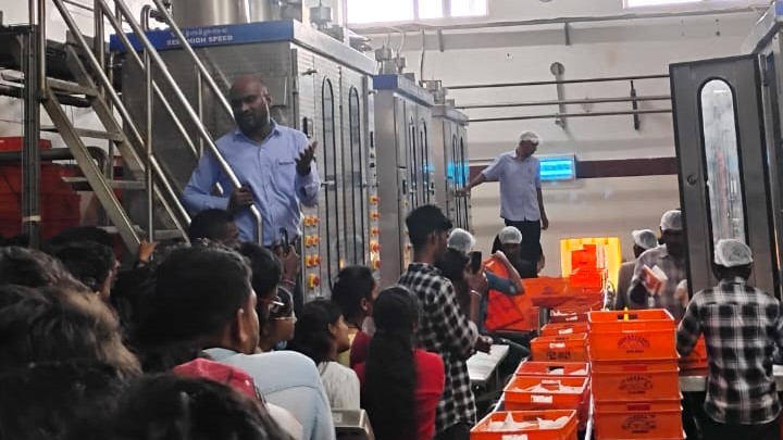 sr_university's tweet image. Our 3rd-year B.Tech EEE students had visited Mulkanur Dairy, exploring how electrical engineering powers the dairy industry! 
They gained insights on power distribution and experienced real-world applications of their studies. 

#sruniversity #SRU #IndustryVisit