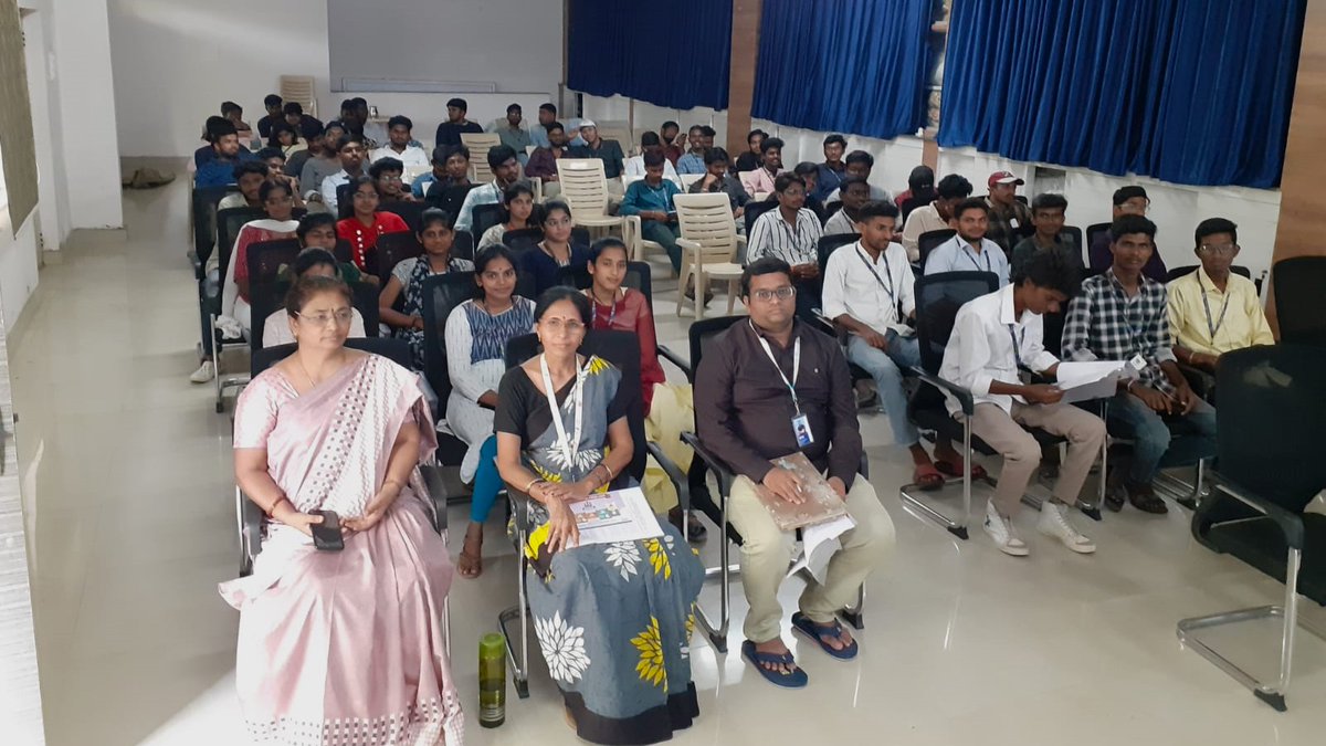 sr_university's tweet image. Our 3rd-year B.Tech EEE students had visited Mulkanur Dairy, exploring how electrical engineering powers the dairy industry! 
They gained insights on power distribution and experienced real-world applications of their studies. 

#sruniversity #SRU #IndustryVisit