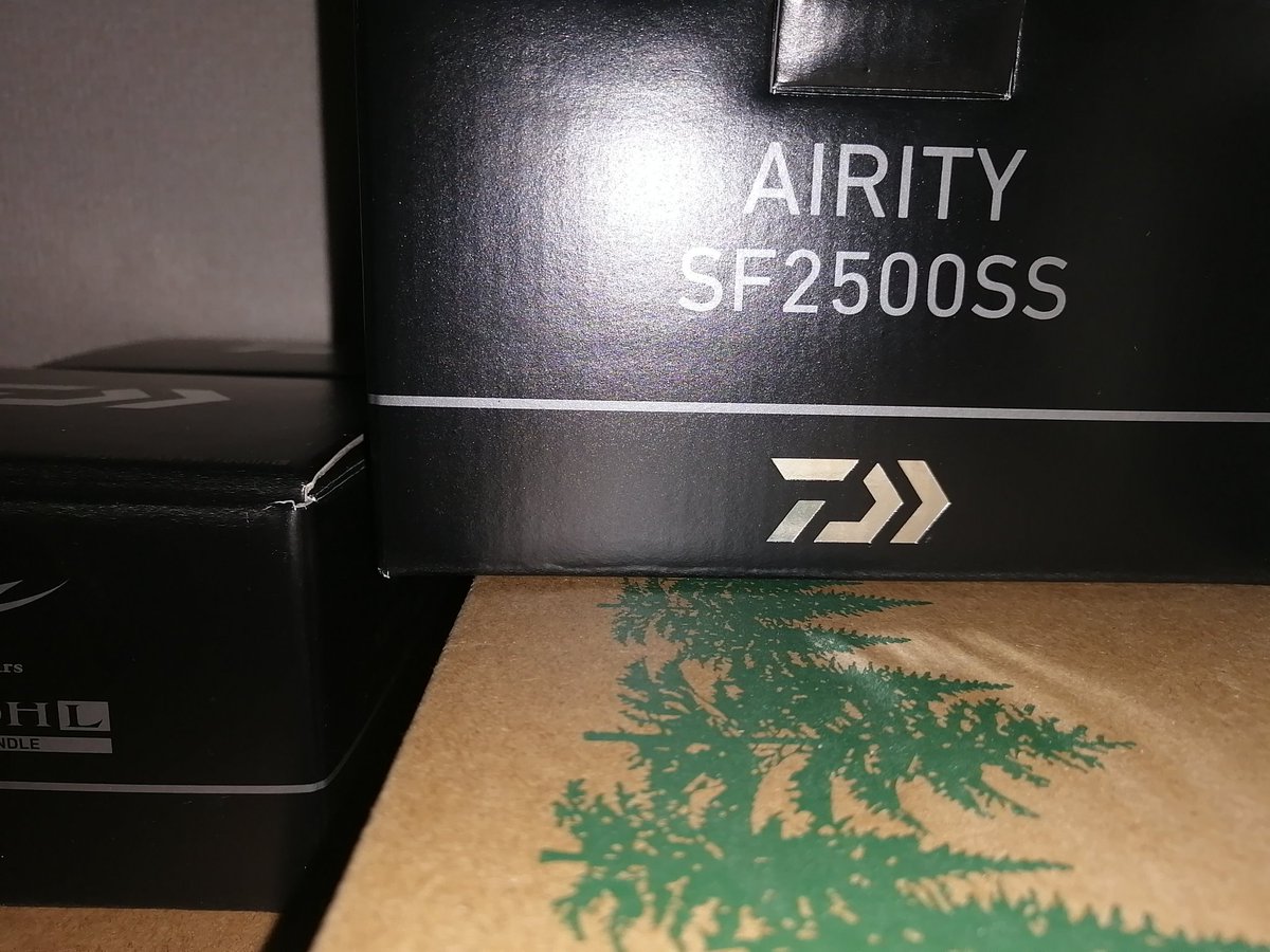 ki15368599's tweet image. スピニングリール購入したので早速クローゼットの奥深くに隠してやったわ、コレでバレないはず....

#AIRITY