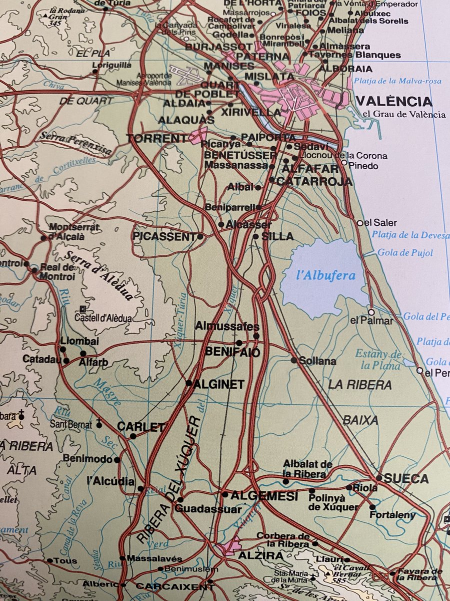 La desmaterialització de la nostra societat (tot sembla 5G i xarxes socials) fa que de sobte, colps com la DANA, ens facen reconsiderar que el territori importa, que la interacció ser humà-medi existeix, que l'orografia és essencial. No vivim en una bombolla: més mapes per favor!