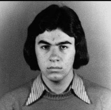 ConsuorF's tweet image. #TalDiacomoHoy de 1978 terroristas de #extremaderecha enviaron un paquete bomba a la sede del diario @el_pais en #Madrid asesinando al conserje Andrés Fraguas y dejando gravemente heridos a Juan Antonio Sampedro y Carlos Barranco.

#CondenamosTodosLosTerrorismos  ¿Y tú?

HILO ⤵️