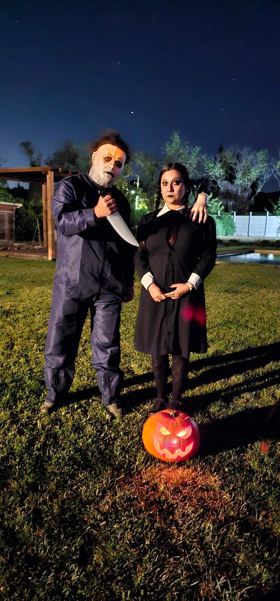 Cyntitah's tweet photo. #despiertaconchv Buen día Kari y Robert. Nosotros con mi Francisco disfrutamos de jugar a disfrazarnos para ir a celebrar Halloween con nuestros amigos. Mientras lo pasemos bien, tengamos la edad que tengamos, yo feliz. 

Aquí les dejo foto del año pasado 🎃 https://t.co/ydYLmouOu9