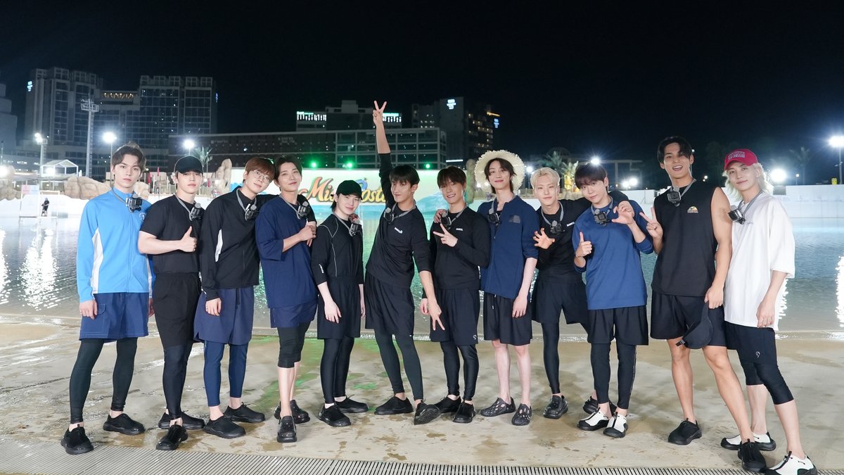 [17'S] 재미로 시작했다 감동으로 끝난
배 만들어 파도풀 건너기🚣

하루 만에 건너기 대성공🤣

#SEVENTEEN #세븐틴
#GOING_SVT #고잉세븐틴