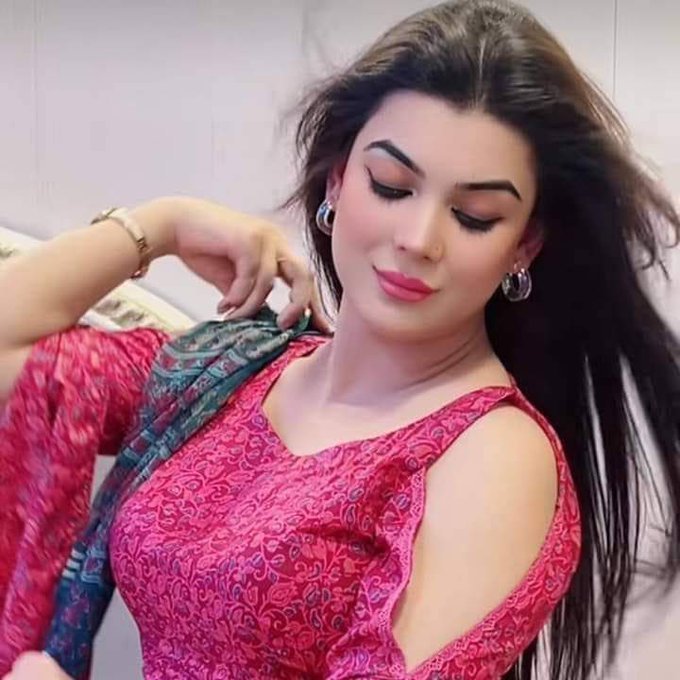 FahidaY's tweet image. The brutal attack on Dolphin Ayan, a courageous trans dancer from Peshawar shines a harsh light on the toxic attitudes that permeate #Pakistan, where conservative forces thrive on fear and violence against the #LGBTQIA+ community.
1/2 @mehrubawan @MehrTarar
@Taimur_Laal