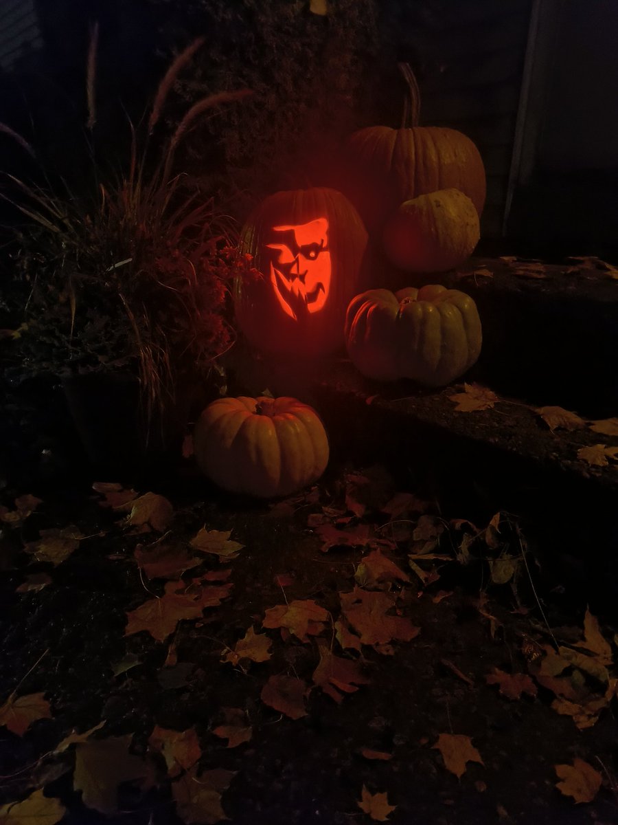 mayonnaise6114's tweet photo. Tis the season ๐๐๐๐งก #fallleafs #halloween2024 #pumpkincarving #lifeisshortenjoyit #golfdude https://t.co/cmmyeC6icu