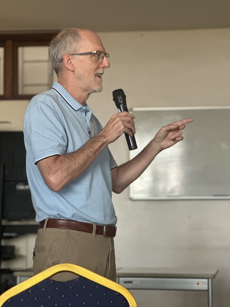 NIHR GHRG on Gastrointestinal Infections (@nihr_ghrg_gi) on Twitter photo Prof Neil French giving advice to the GHRG-GI and <a href="/The_VAnguard22/">VAnguard Project</a> trainees on how to write a good grant application Prof Neil French giving advice to the GHRG-GI and <a href="/The_VAnguard22/">VAnguard Project</a> trainees on how to write a good grant application