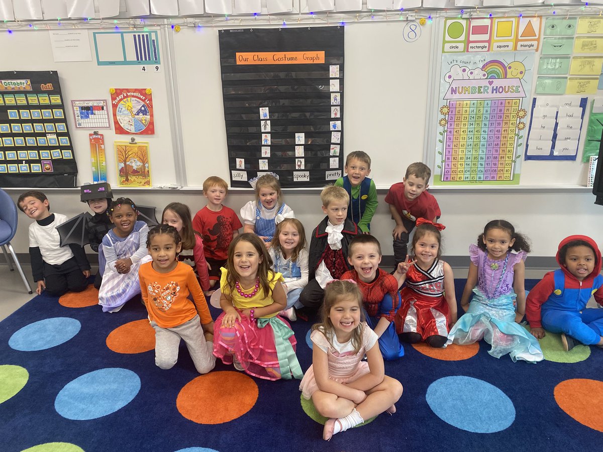 LibbyRoutson's tweet image. Such a fun week in K and it’s only Wednesday! Book character day, guest readers, Watch DOGGS and a Spooktacular Event! @GESOtterFam @glndschools 🎃❤️👻🎉🪩