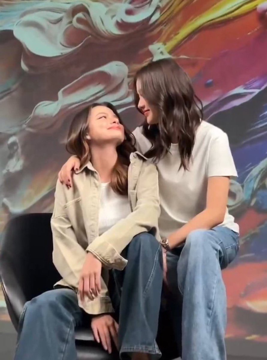 JerryChanz99's tweet image. FB X MLB OPENING STORE
#ChairstoSharexFreenBecky
#MLBxFreenBecky
#ฟรีนเบค #FreenBecky
FBTNK :🤍) 👭🐰🦦
2024 :🤍) 🐰🦦 2023 :🤍) 🐰🦦