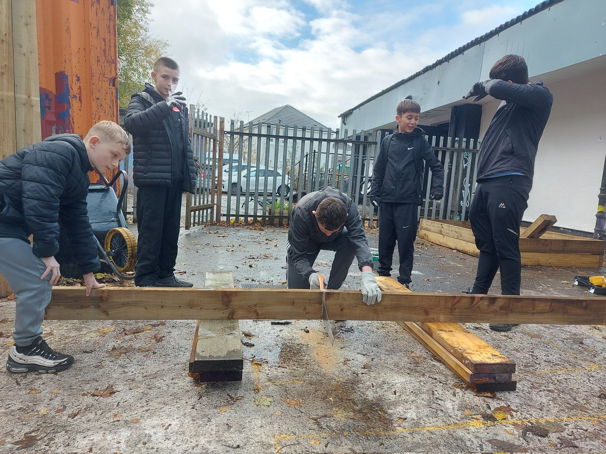 Delighted to get started this week with our <a href="/StonelawHS/">Stonelaw High School</a>, <a href="/YFCLPathfinders/">YFCL Pathfinders</a> young people working on the Ruggy UC Urban Allotment. The lads worked brilliantly throughout, can't wait to have them down again next week. 
#itsSLC #becauseofCLD