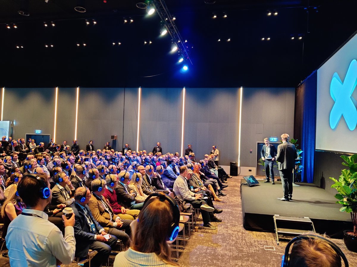 I går blev vores globaliseringsrapport præsenteret - jeg følte mig sgu lidt gammel, da jeg så <a href="/MichaelSvarer/">Michael Svarer</a> og <a href="/Peter_Mogensen/">Peter Mogensen</a> præsentere for et publikum med høretelefoner på 🙉😁

<a href="/borsendk/">Børsen</a> omtalte samtidig et par af de centrale analyser borsen.dk/nyheder/okonom… #dkøko #dkpol