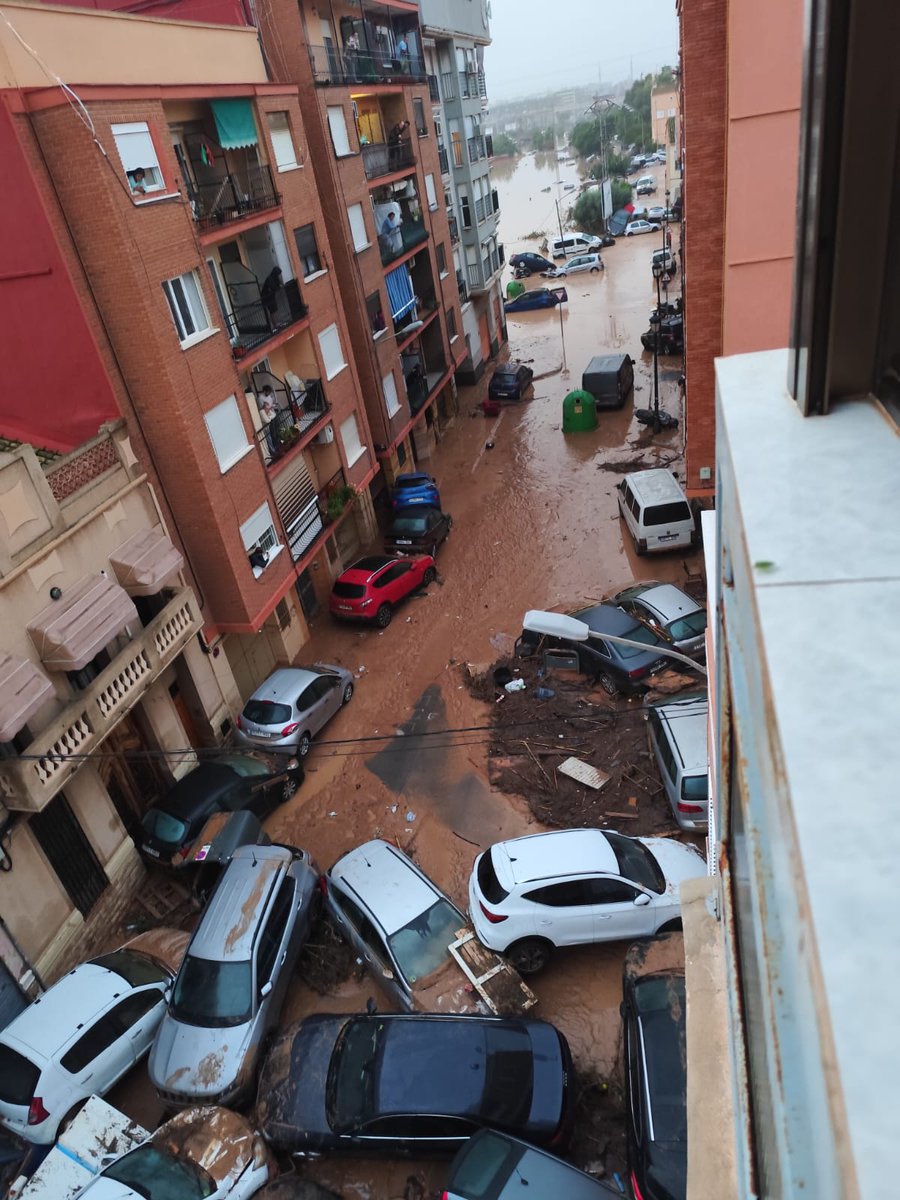 carlosweder_'s tweet image. La luz de la mañana deja ver la magnitud de la tragedia en la provincia de #Valencia.